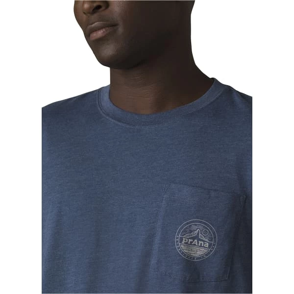 T-shirts PRANA PATCH PRINT T-SHIRT DENIM HEATHER 22 Bleu / Noir 6 T-shirts PRANA PATCH PRINT T-SHIRT DENIM HEATHER 22 Bleu / Noir – Image 4