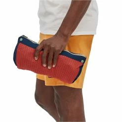 Vestes PATAGONIA M'S ISTHMUS ANORAK TIDEPOOL BLUE 23 Beige / Bleu 13 Vestes PATAGONIA M'S ISTHMUS ANORAK TIDEPOOL BLUE 23 Beige / Bleu -Vêtements casual Homme Soldes Boutique 9 105104 m s isthmus anorak tidepool blue 26515 tidb 06