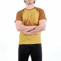 T-shirts NOGRAD ROAD TO ZION - SAND / BRONZE 22 Jaune / Marron 9 T-shirts NOGRAD ROAD TO ZION - SAND / BRONZE 22 Jaune / Marron -Vêtements casual Homme Soldes Boutique 9 108528 road to zion sand bronze ngd 080 sb 04