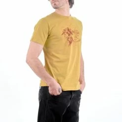 T-shirts NOGRAD COMMITED TO FREEDOM SAND 22 Jaune / Marron -Vêtements casual Homme Soldes Boutique 9 108560 commited to freedom sand ngd 089 s 03