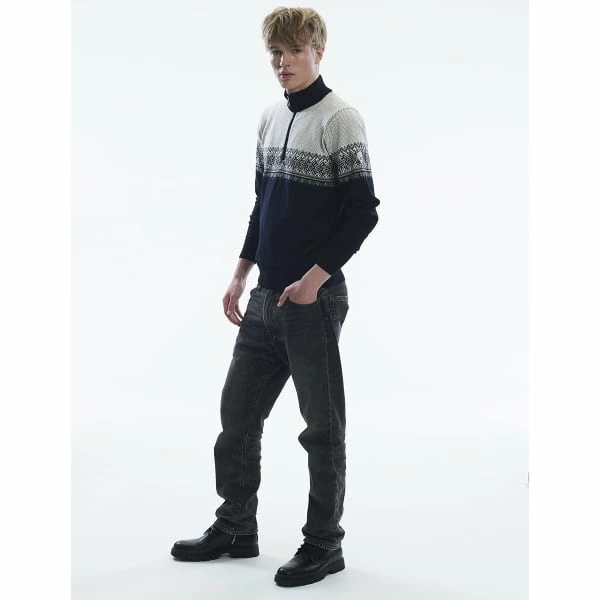 Pulls DALE OF NORWAY HOVDEN M SWEATER BLACK LIGHTCHARCOAL SMOKE 23 Blanc / Noir 6 Pulls DALE OF NORWAY HOVDEN M SWEATER BLACK LIGHTCHARCOAL SMOKE 23 Blanc / Noir – Image 4