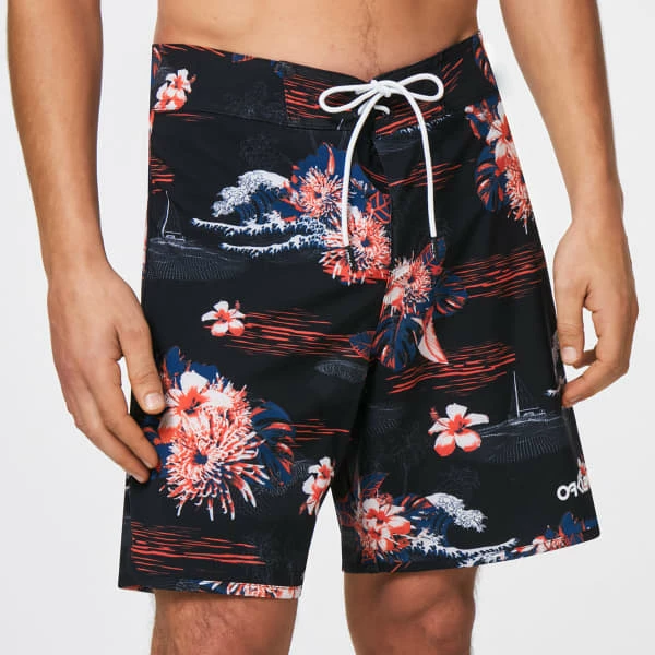 Boardshorts OAKLEY TROPICAL BLOOM 18 BOARDSHORT BLACK HAWAI 21 Noir / Orange 6 Boardshorts OAKLEY TROPICAL BLOOM 18 BOARDSHORT BLACK HAWAI 21 Noir / Orange – Image 4
