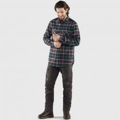 FJALLRAVEN Chemises FJÄLLRÄVEN ÖVIK TWILL SHIRT M DARK NAVY-DARK GARNET 23 Rouge / Bleu -Vêtements casual Homme Soldes Boutique 9 95220 ovik twill shirt m dark navy dark garnet 84133 555 356 05